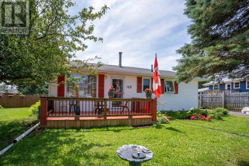 182 Parkwood Crescent, Charlottetown, Prince Edward Island, C1A7A7, Charlottetown, Prince Edward Island — photo 1 of 5