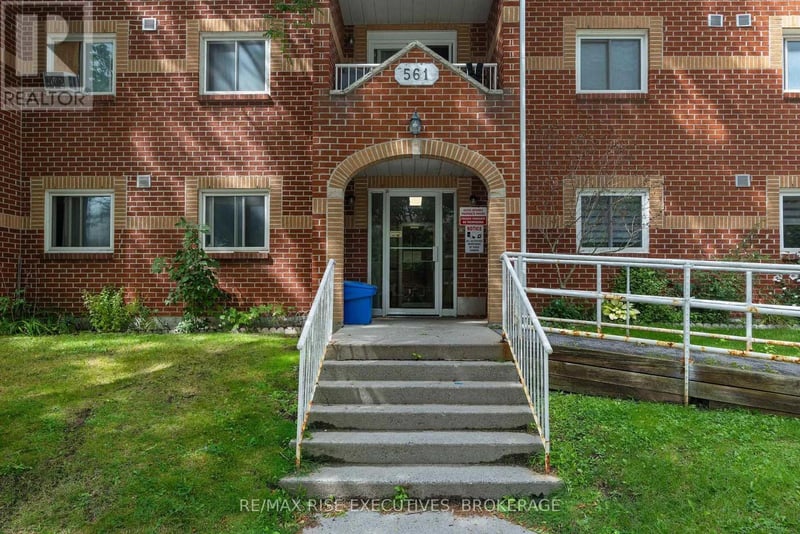 #305 561 Armstrong Road, Kingston (East Gardiners Rd), Ontario, K7M8J9, Kingston (East Gardiners Rd), Ontario — photo 1 of 5