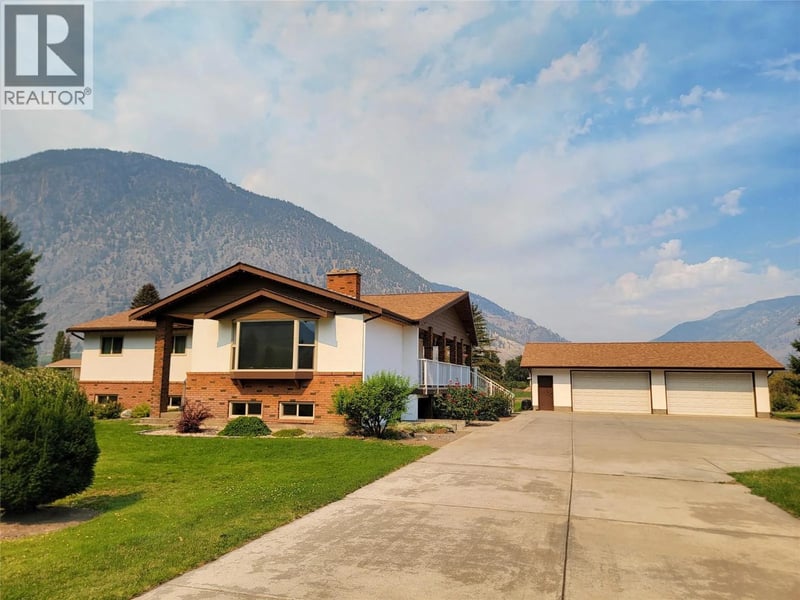 230 12th Avenue, Keremeos, British Columbia, V0X1N3, Keremeos, British Columbia — photo 1 of 5
