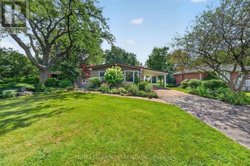 8399 Dickenson Road East, Hamilton (Mount Hope), Ontario, L0R1W0, Hamilton (Mount Hope), Ontario — photo 1 of 5