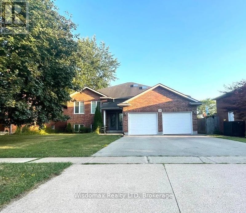 19 CHAPEL HILL Crescent, Welland (N. Welland), Ontario, L3C6P9, Welland (N. Welland), Ontario — photo 1 of 5