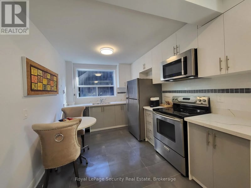 #2 328 Lakeshore Road, Mississauga (Port Credit), Ontario, L5G1H4, Mississauga (Port Credit), Ontario — photo 1 of 5