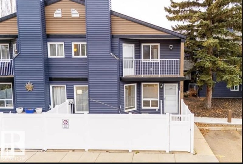 3530 42 ST NW, Edmonton, Alberta, T6L5A1, Edmonton, Alberta — photo 1 of 5