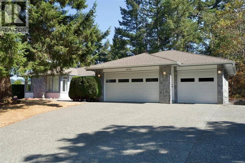 1084 Valewood Trail, Saanich, British Columbia, V8X5E3, Saanich, British Columbia — photo 1 of 5