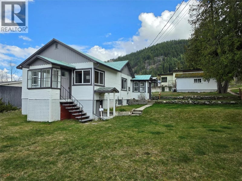804 Eighth Street, Nelson, British Columbia, V1L3B1, Nelson, British Columbia — photo 1 of 5