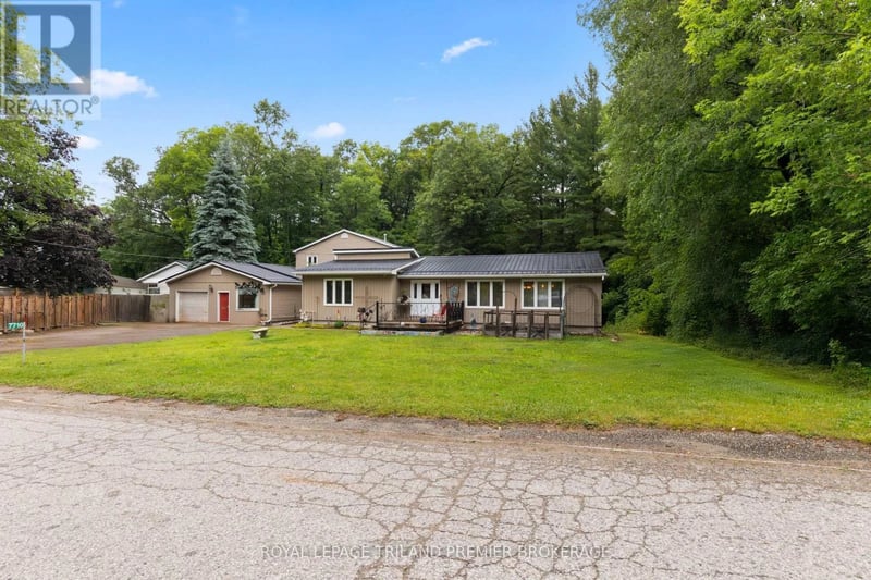 7710 Clayton Street, Lambton Shores (Port Franks), Ontario, N0M2L0, Lambton Shores (Port Franks), Ontario — photo 1 of 5