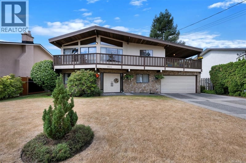 1821 Penshurst Road, Saanich, British Columbia, V8N2N8, Saanich, British Columbia — photo 1 of 5