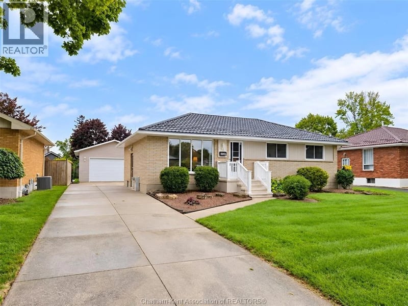 84 Holland Avenue, Chatham, Ontario, N7M2C7, Chatham, Ontario — photo 1 of 5