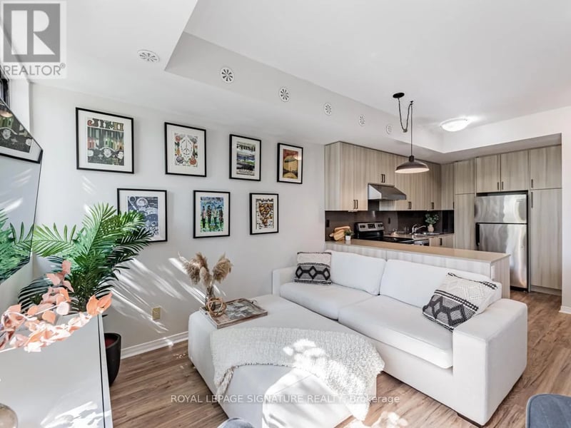 #60 68 Winston Park Boulevard, Toronto (Downsview-Roding-CFB), Ontario, M3K1C3, Toronto (Downsview-Roding-CFB), Ontario — photo 1 of 5