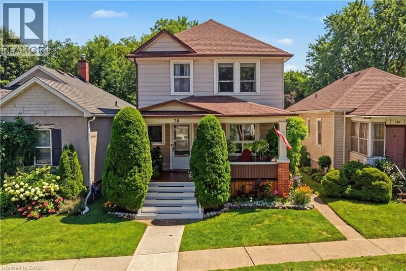 70 WOODLAND Avenue, St. Catharines, Ontario, L2R5A3, St. Catharines, Ontario — photo 1 of 5