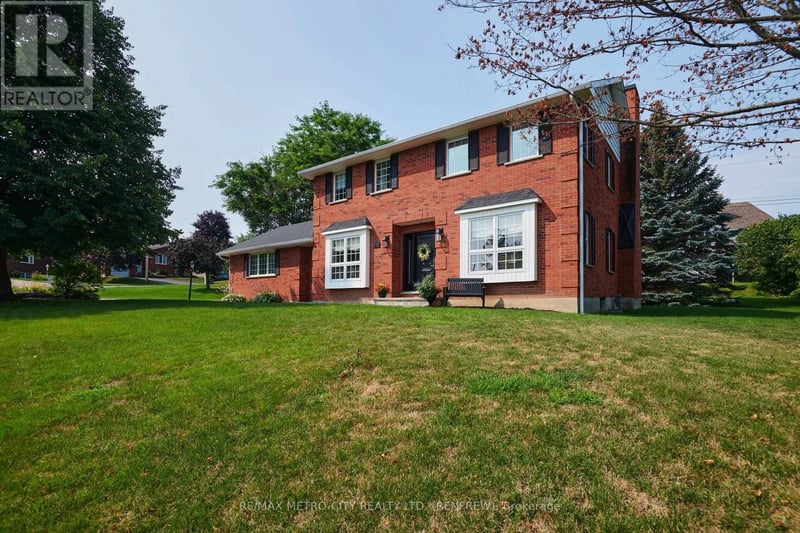 98 Erindale Avenue, Renfrew, Ontario, K7V4H7, Renfrew, Ontario — photo 1 of 5