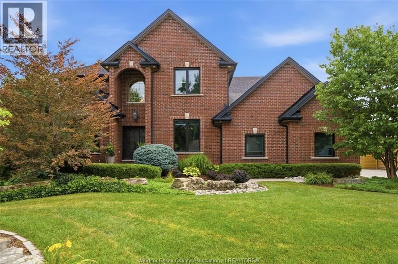 3460 HUNTINGTON Avenue, Windsor, Ontario, N9E3M8, Windsor, Ontario — photo 1 of 5