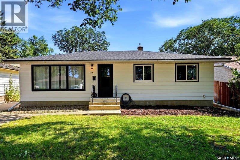137 Garnet STREET, Regina, Saskatchewan, S4R3R9, Regina, Saskatchewan — photo 1 of 5