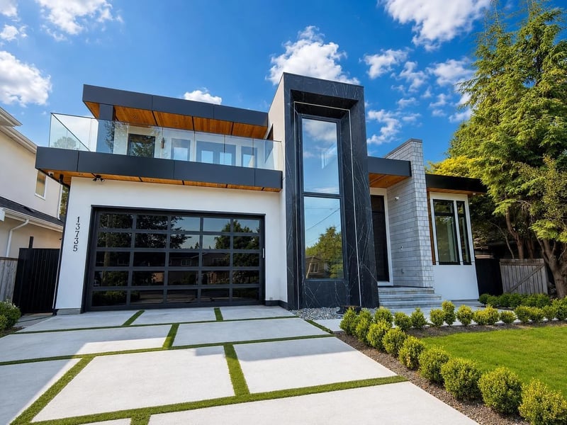 13735 BLACKBURN Avenue, White Rock, British Columbia, V4B2Z1, White Rock, British Columbia — photo 1 of 5