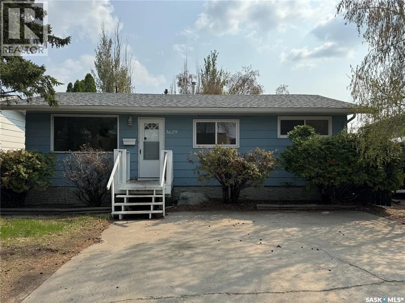 3629 Centennial DRIVE, Saskatoon, Saskatchewan, S7L5E9, Saskatoon, Saskatchewan — photo 1 of 5