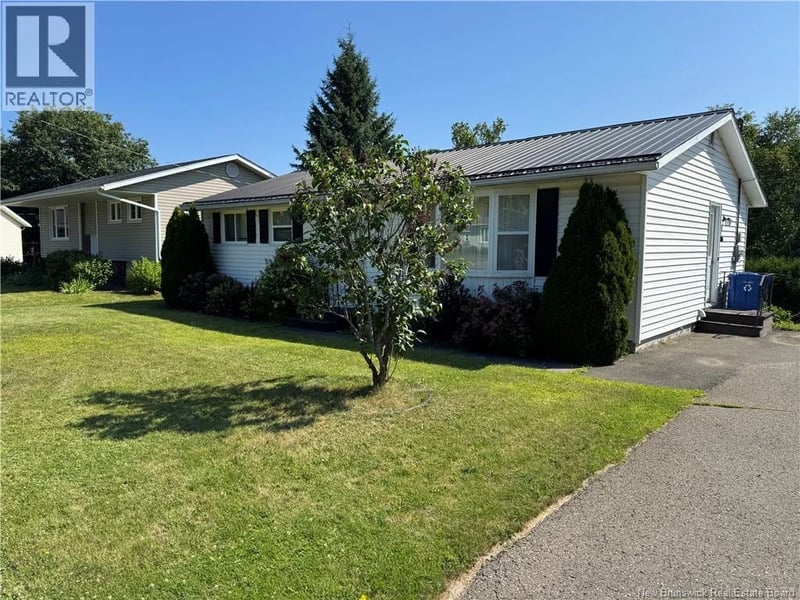 104 Manor Court, Woodstock, New Brunswick, E7M2H2, Woodstock, New Brunswick — photo 1 of 5