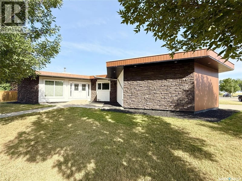 3 McLelland BAY, Weyburn, Saskatchewan, S4H2V3, Weyburn, Saskatchewan — photo 1 of 5