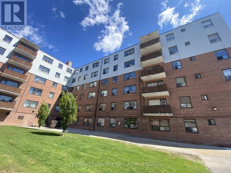 #102 3111 Eglinton Avenue East, Toronto (Scarborough Village), Ontario, M1J2G4, Toronto (Scarborough Village), Ontario — photo 1 of 5