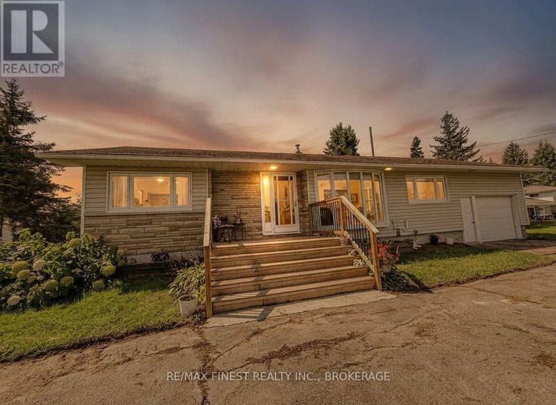9859 County Rd 42, Westport, Ontario, K0A1X0, Westport, Ontario — photo 1 of 5
