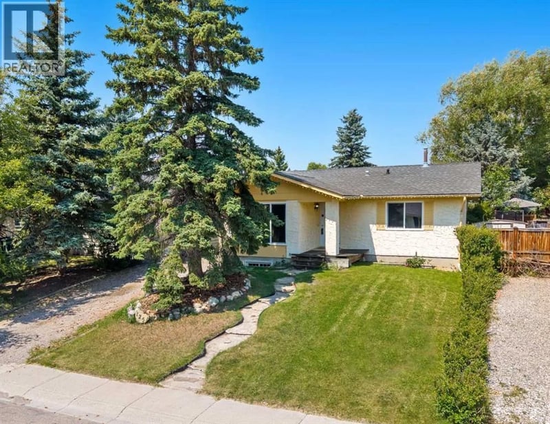 125 Carr Place, Okotoks, Alberta, T1S1E2, Okotoks, Alberta — photo 1 of 5