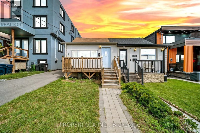 285 Robina Avenue, Toronto (Oakwood Village), Ontario, M6C3Y9, Toronto (Oakwood Village), Ontario — photo 1 of 5