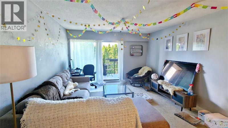 #217 1870 McKenzie Avenue, Saanich, British Columbia, V8N4X3, Saanich, British Columbia — photo 1 of 5