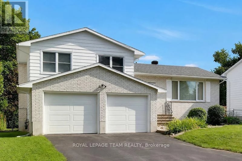 31 Ross Street, Smiths Falls, Ontario, K7A4V7, Smiths Falls, Ontario — photo 1 of 5