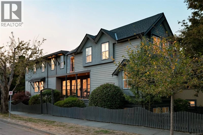1150 Oxford Street, Victoria, British Columbia, V8V2V3, Victoria, British Columbia — photo 1 of 5