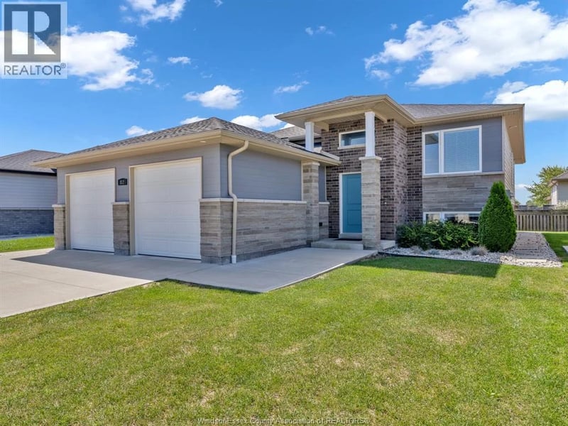 324 SWEETMAN Avenue, Essex, Ontario, N8M2Z5, Essex, Ontario — photo 1 of 5