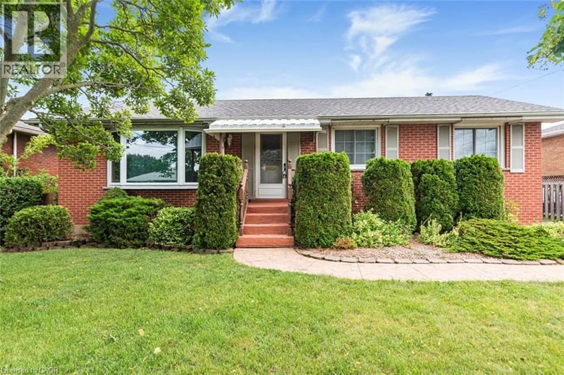 37 LORNE Avenue, Grimsby, Ontario, L3M2H8, Grimsby, Ontario — photo 1 of 5