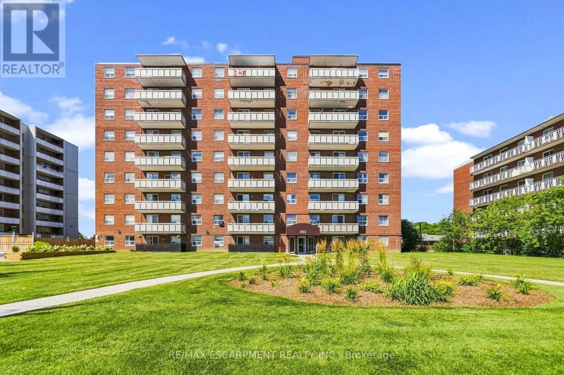 #202 851 Queenston Road, Hamilton (Riverdale), Ontario, L8H4X5, Hamilton (Riverdale), Ontario — photo 1 of 5