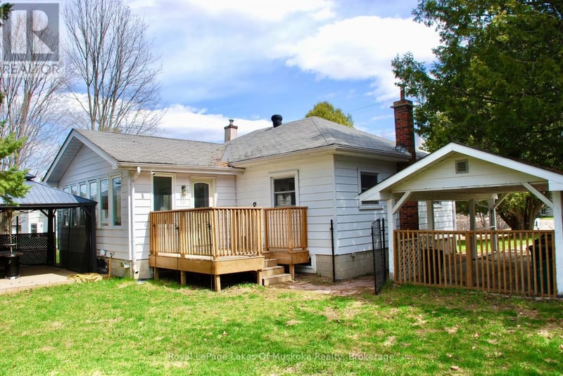 30 Kitchen Road South, Huntsville (Chaffey), Ontario, P1H1Y3, Huntsville (Chaffey), Ontario — photo 1 of 5