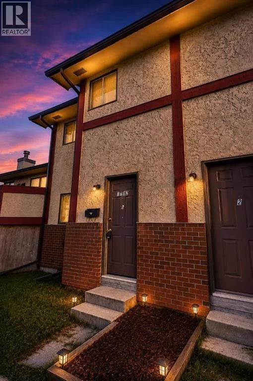 1702 35 Street Southeast, Calgary, Alberta, T2A1B5, Calgary, Alberta — photo 1 of 5