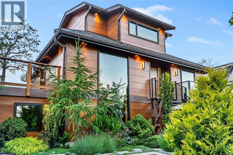 626 Monterey Avenue, Oak Bay, British Columbia, V8S4T9, Oak Bay, British Columbia — photo 1 of 5