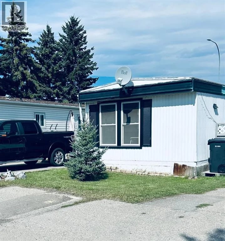 112 1 st Street Southeast, Diamond Valley, Alberta, T0L0H0, Diamond Valley, Alberta — photo 1 of 5
