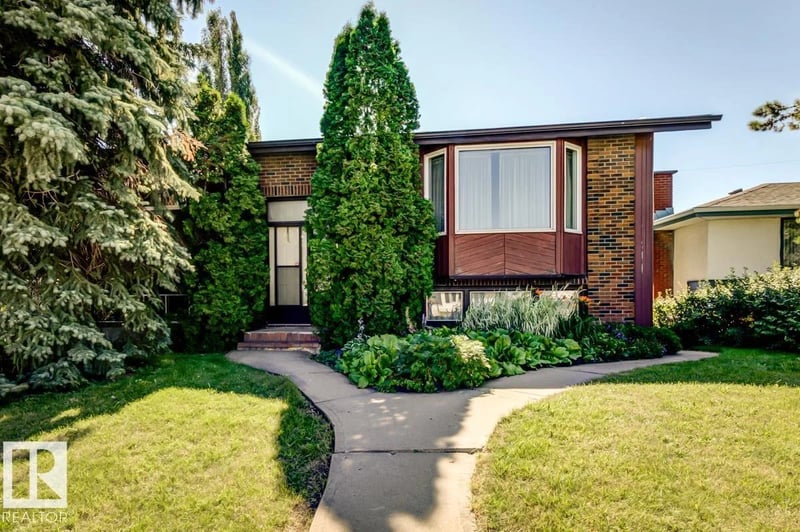 5811 92 AV NW, Edmonton, Alberta, T6B2G9, Edmonton, Alberta — photo 1 of 5
