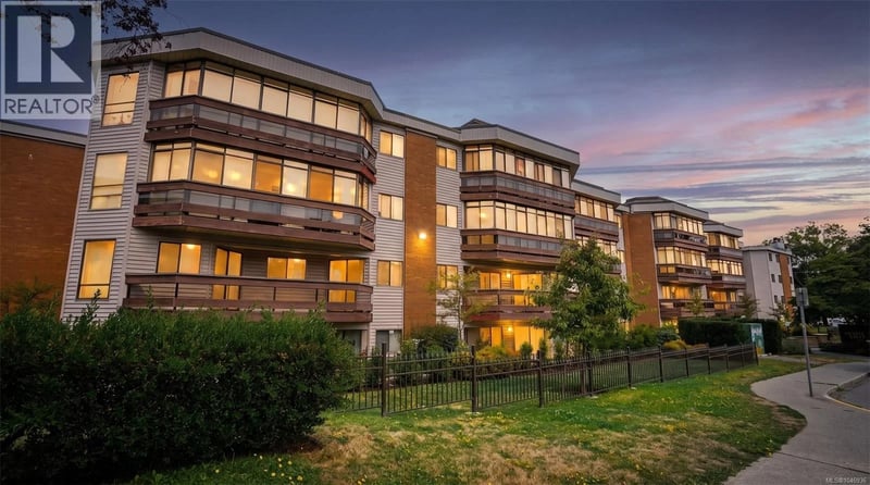 #201 1560 Hillside Avenue, Victoria, British Columbia, V8T5B8, Victoria, British Columbia — photo 1 of 5