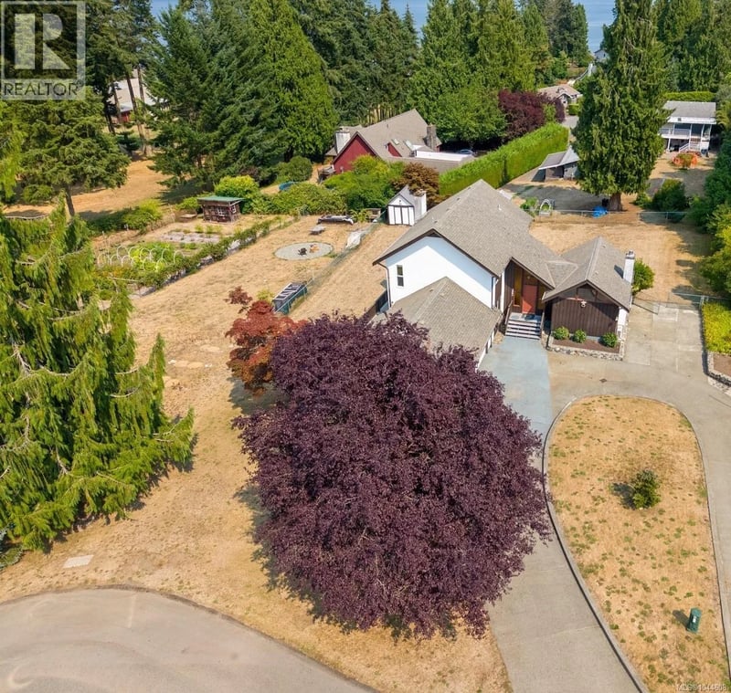 3883 Red Baron Road, Cobble Hill, British Columbia, V0R1L0, Cobble Hill, British Columbia — photo 1 of 5