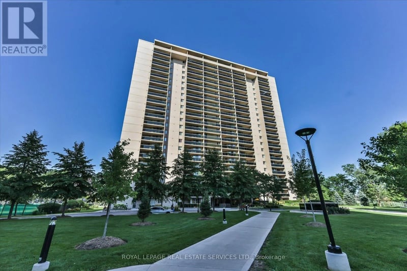 #309 812 Burnhamthorpe Road, Toronto (Markland Wood), Ontario, M9C4W1, Toronto (Markland Wood), Ontario — photo 1 of 5