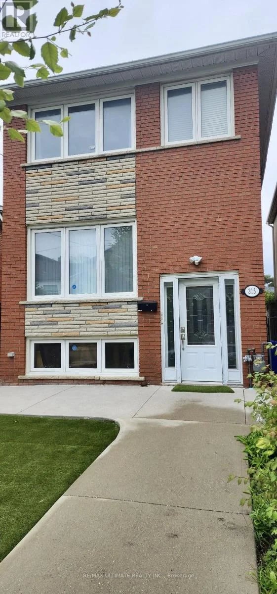 #2nd Floor 315 Harvie Avenue, Toronto (Caledonia-Fairbank), Ontario, M6E4L2, Toronto (Caledonia-Fairbank), Ontario — photo 1 of 5