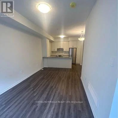 #81 39 Honeycrisp Crescent, Vaughan (Vaughan Corporate Centre), Ontario, L4K0N6, Vaughan (Vaughan Corporate Centre), Ontario — photo 1 of 5