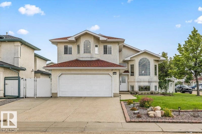 8731 160A AV NW, Edmonton, Alberta, T5Z3K4, Edmonton, Alberta — photo 1 of 5
