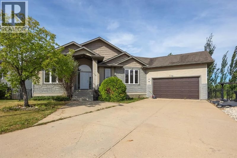 110 Lindstrom Bay, Fort McMurray, Alberta, T9K2N8, Fort McMurray, Alberta — photo 1 of 5