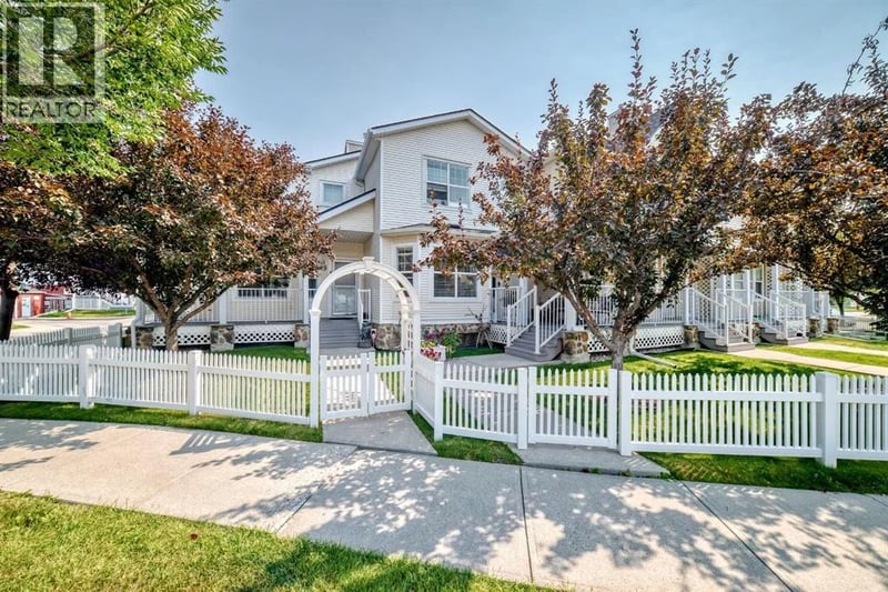 38 Country Village Landing Northeast, Calgary, Alberta, T3K5K1, Calgary, Alberta — photo 1 of 5