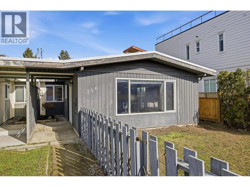 746 Raymer Avenue, Kelowna, British Columbia, V1X2Z8, Kelowna, British Columbia — photo 1 of 5