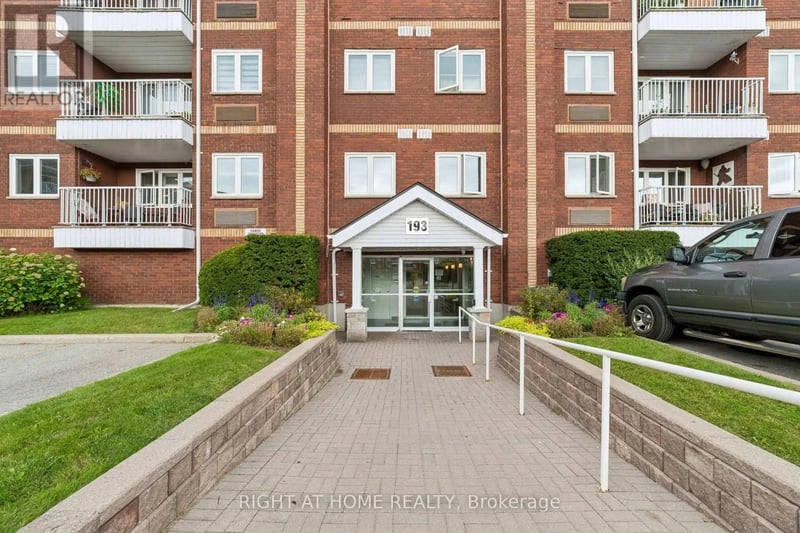 #318 193 Lake Driveway Drive West, Ajax (South West), Ontario, L1S7H8, Ajax (South West), Ontario — photo 1 of 5