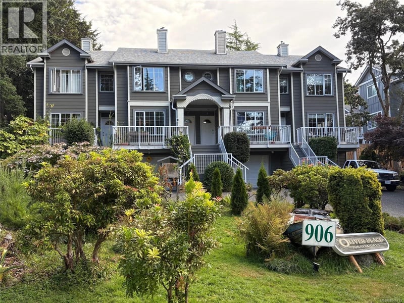 #2 906 Admirals Road, Esquimalt, British Columbia, V9A2P4, Esquimalt, British Columbia — photo 1 of 5