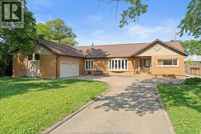 3740 OUELLETTE, Windsor, Ontario, N9E3M7, Windsor, Ontario — photo 1 of 5