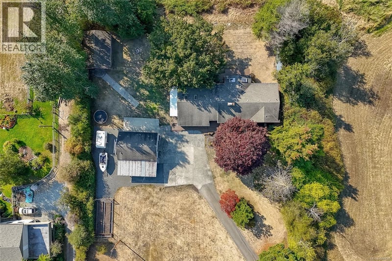 6390 Welch Road, Central Saanich, British Columbia, V8M1W7, Central Saanich, British Columbia — photo 1 of 5