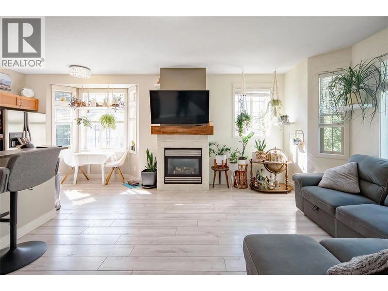 #101 952 Lawson Avenue, Kelowna, British Columbia, V1Y6T1, Kelowna, British Columbia — photo 1 of 5